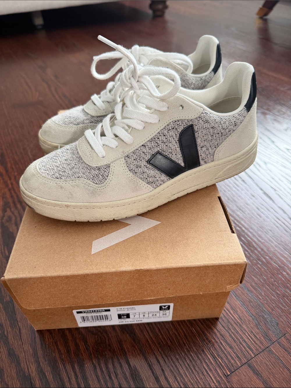 Veja V-10 flannel snow black Sneaker